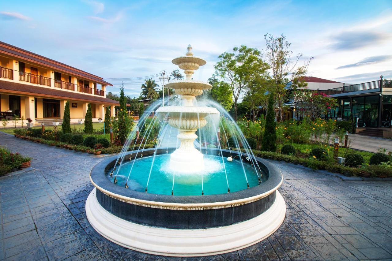 Au Place Hotel Löj Kültér fotó